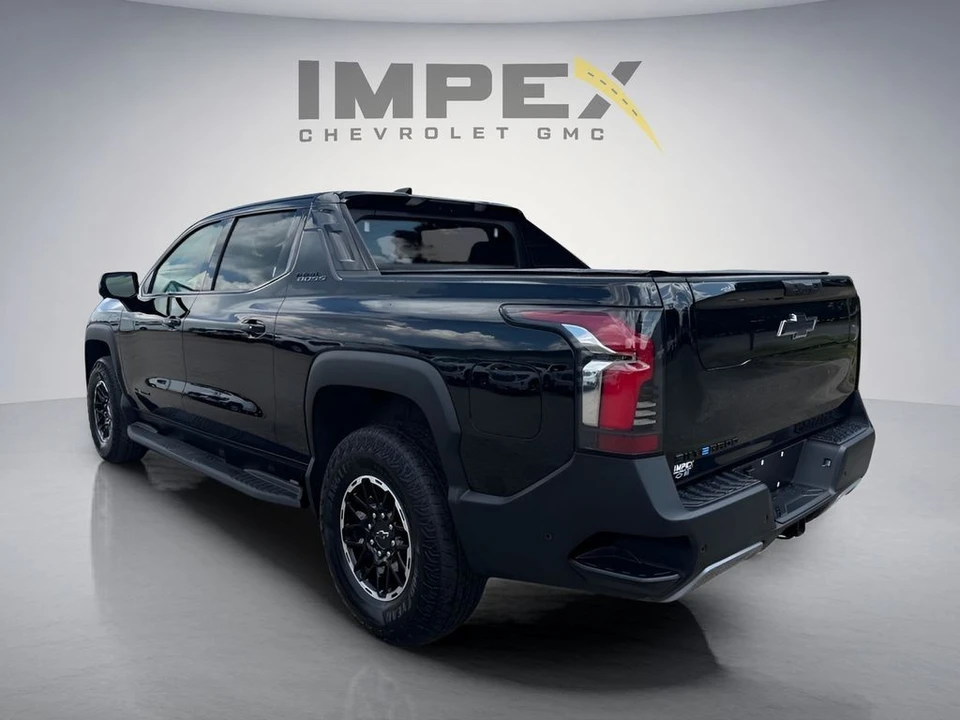 2026 Chevrolet Silverado - Image 3 of 31