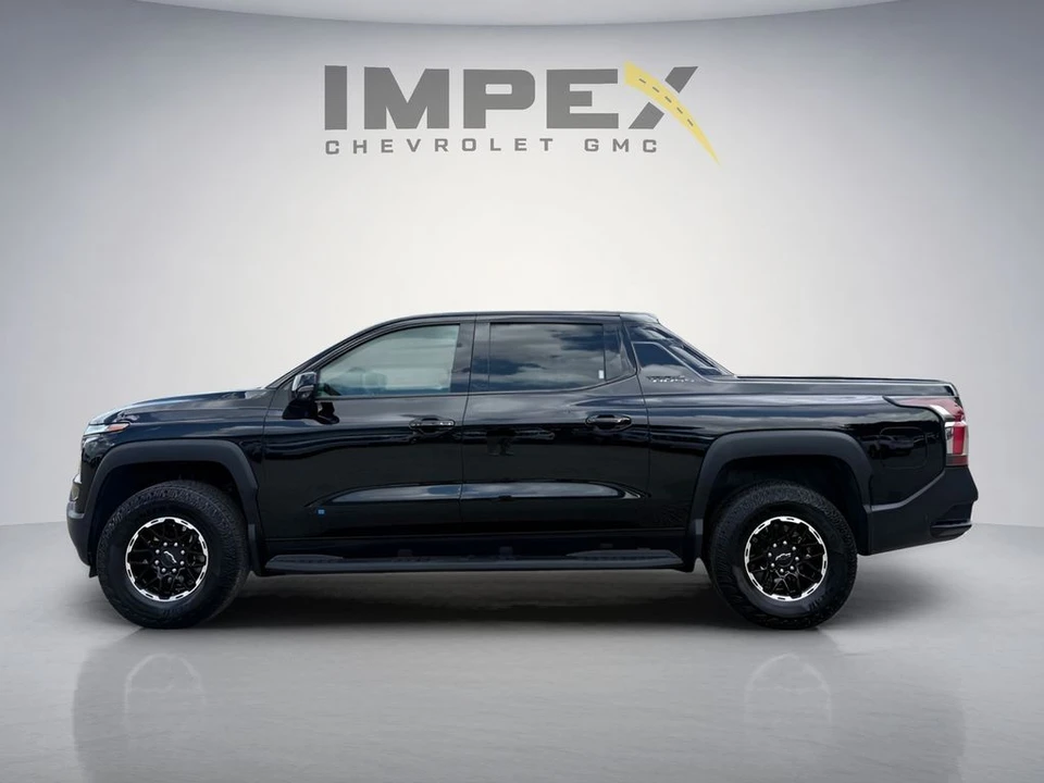 2026 Chevrolet Silverado - Image 2 of 31