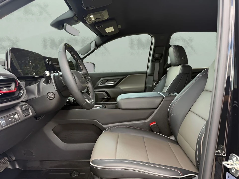 2026 Chevrolet Silverado - Image 9 of 31