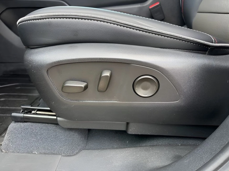 2026 Chevrolet Silverado - Image 10 of 31