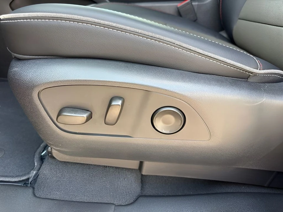 2026 Chevrolet Silverado - Image 10 of 31