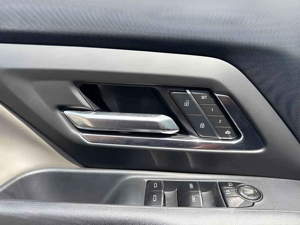 2026 Chevrolet Silverado - Image 11 of 31
