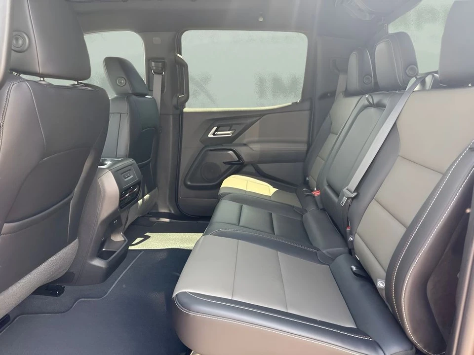 2026 Chevrolet Silverado - Image 12 of 31
