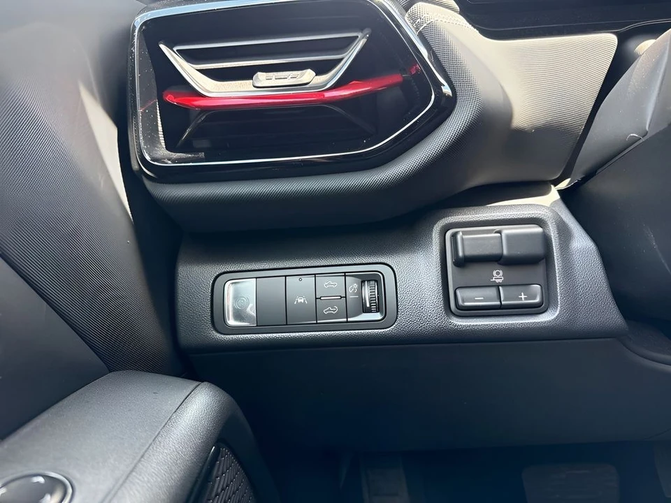 2026 Chevrolet Silverado - Image 24 of 31