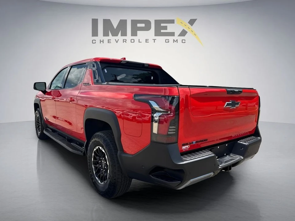 2026 Chevrolet Silverado - Image 3 of 31