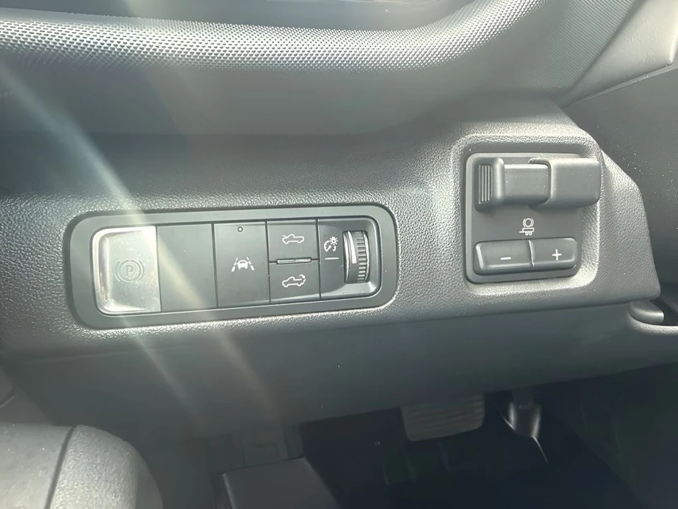 2026 Chevrolet Silverado - Image 24 of 31