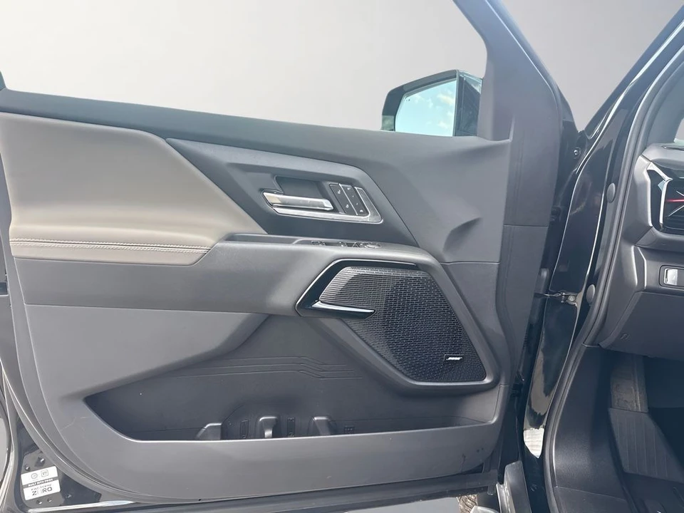 2026 Chevrolet Silverado - Image 26 of 31