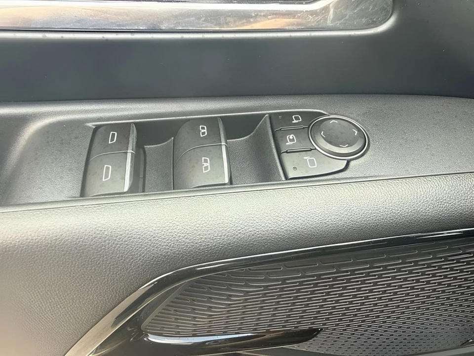 2026 Chevrolet Silverado - Image 27 of 31