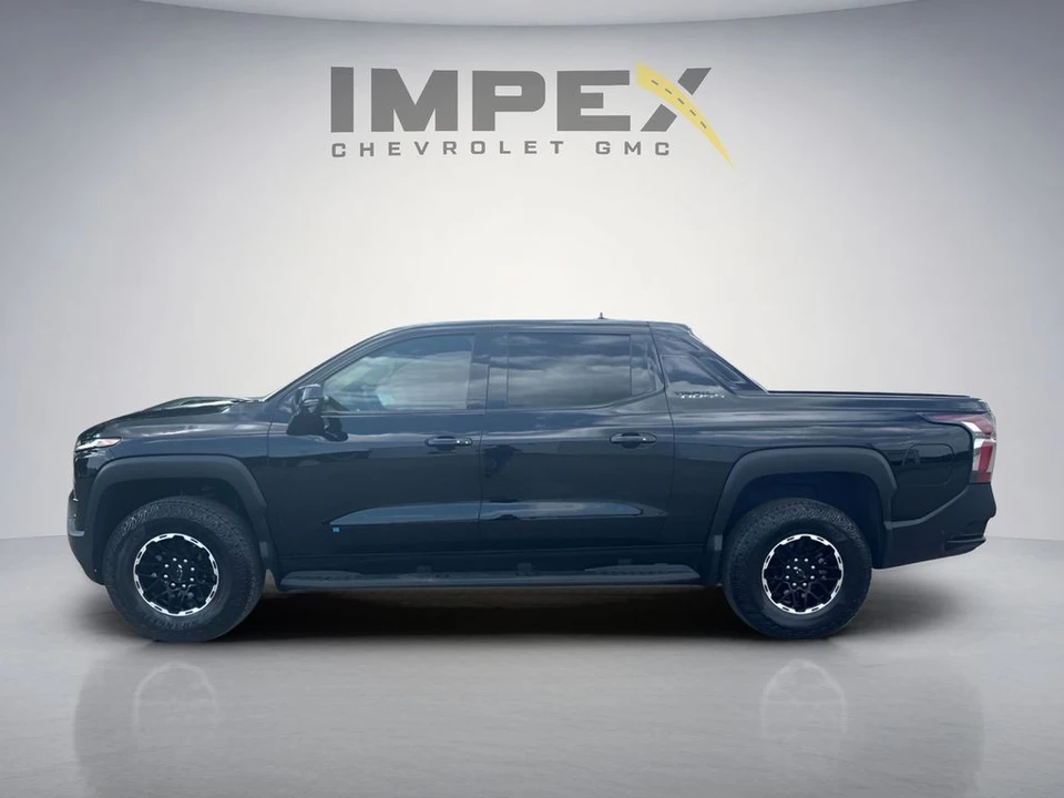 2026 Chevrolet Silverado - Image 2 of 31