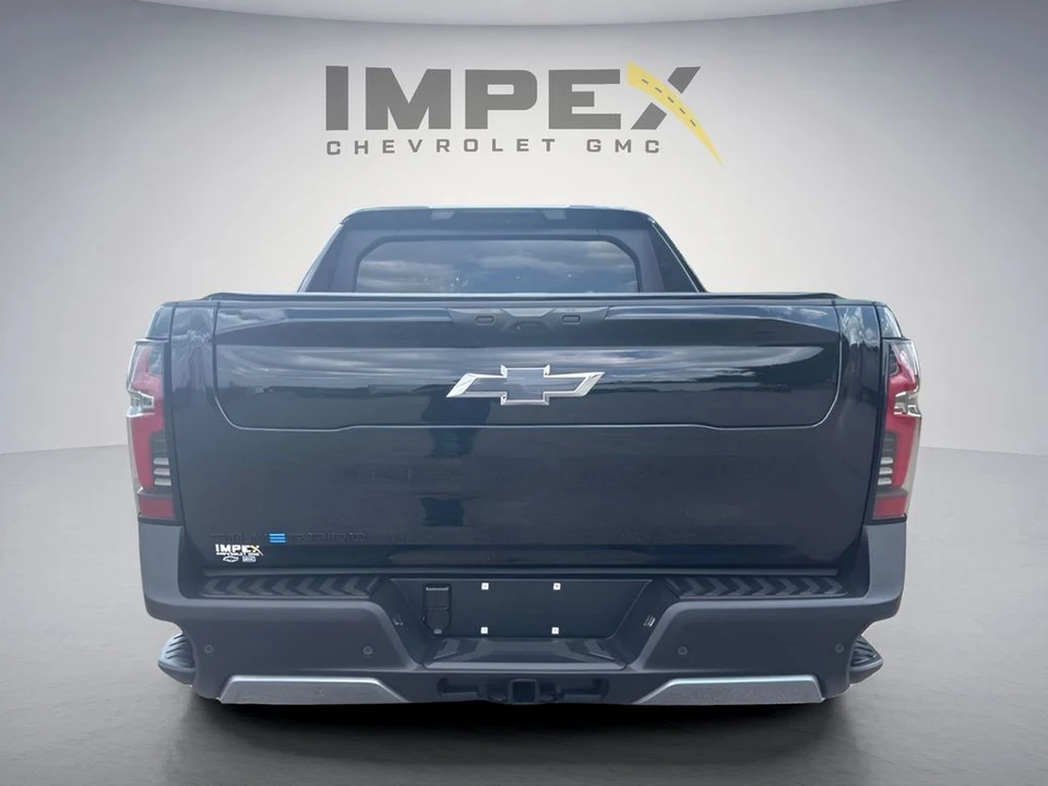 2026 Chevrolet Silverado - Image 4 of 31