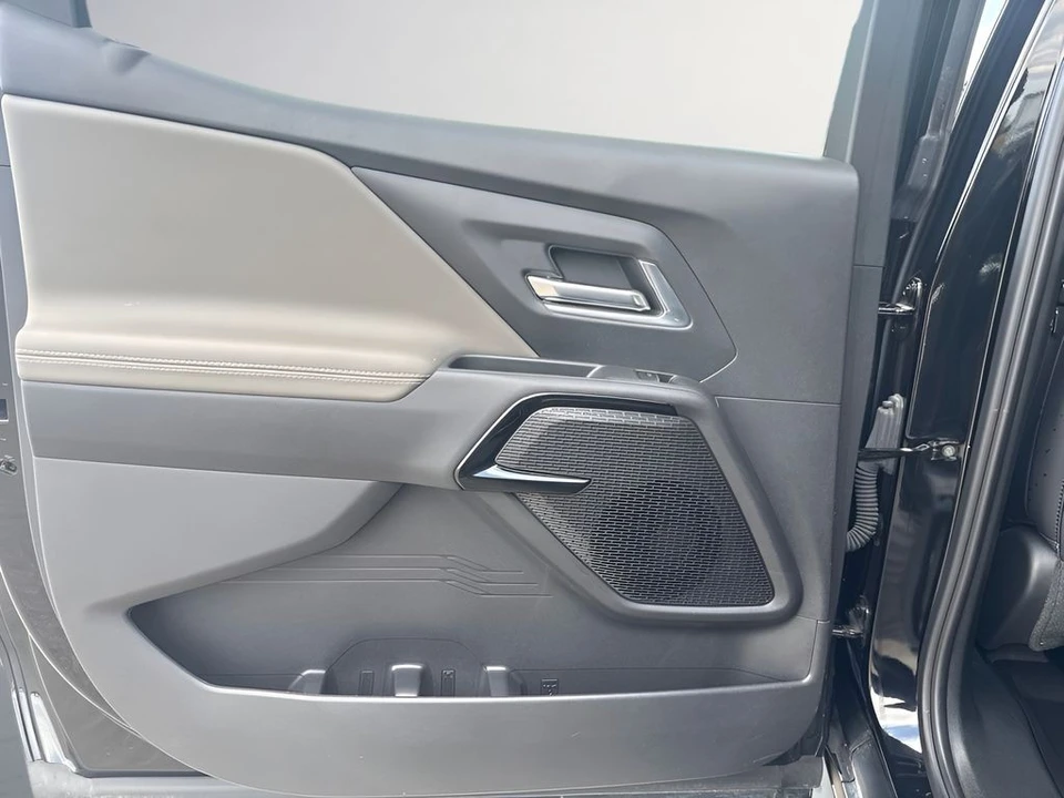2026 Chevrolet Silverado - Image 28 of 31