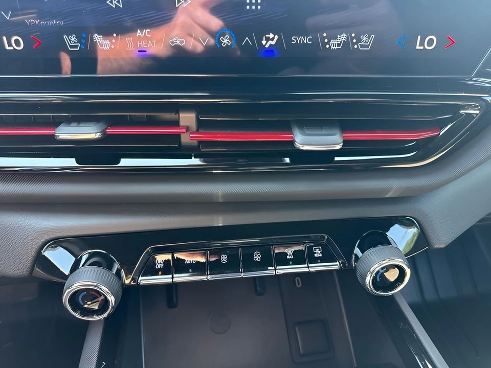 2026 Chevrolet Silverado - Image 20 of 31