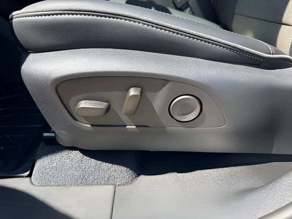 2026 Chevrolet Silverado - Image 10 of 31