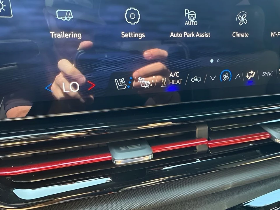 2026 Chevrolet Silverado - Image 23 of 31