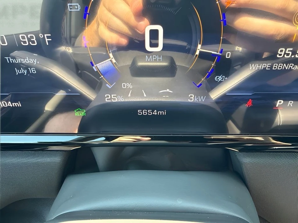 2026 Chevrolet Silverado - Image 27 of 31