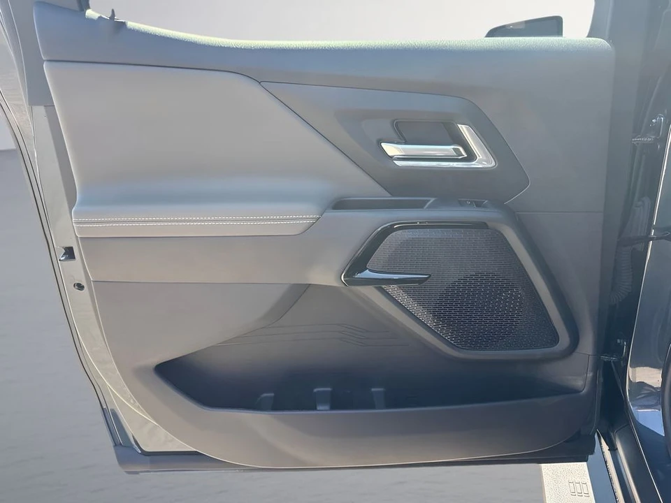 2026 Chevrolet Silverado - Image 30 of 31