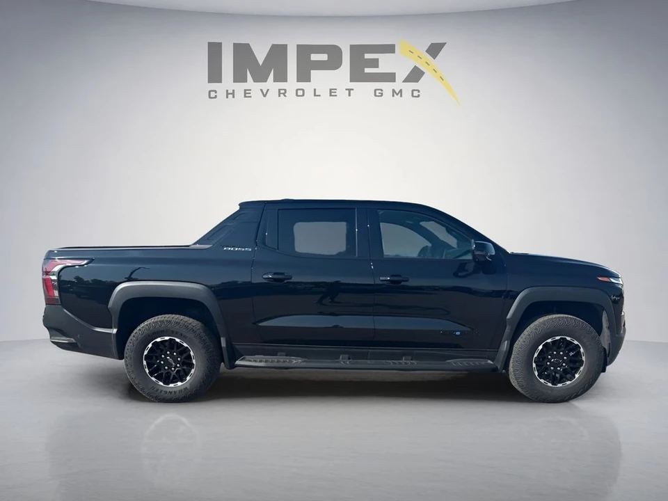 2026 Chevrolet Silverado - Image 5 of 15