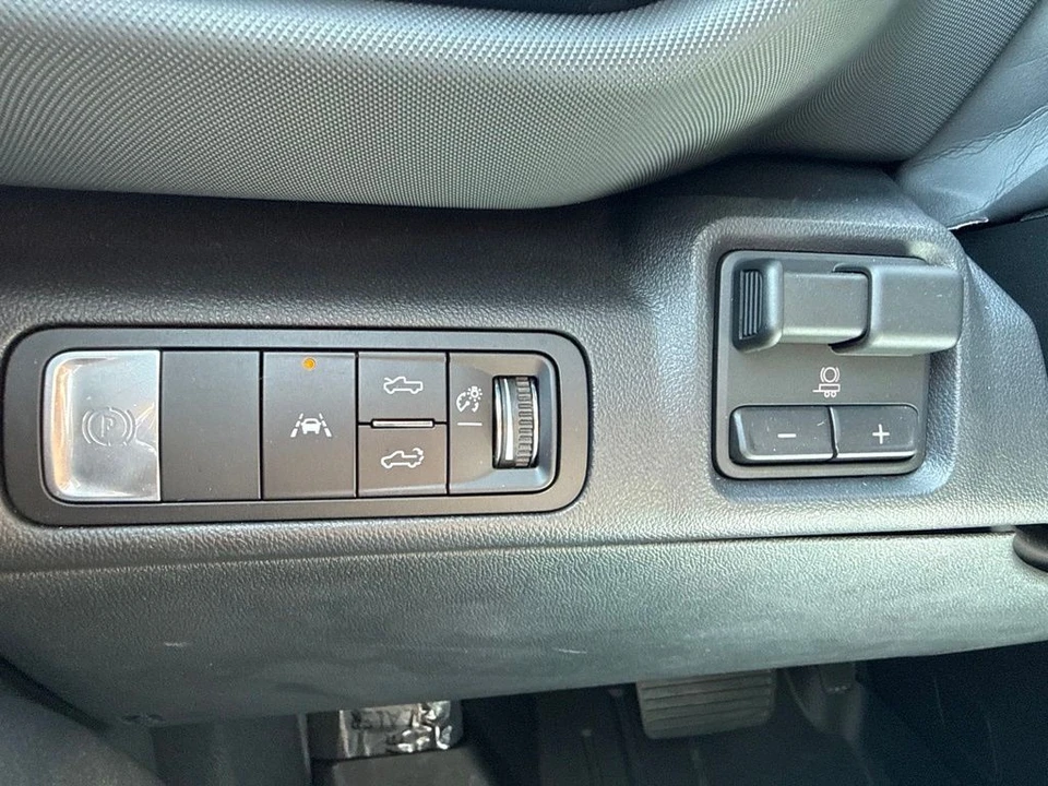 2026 Chevrolet Silverado - Image 23 of 31
