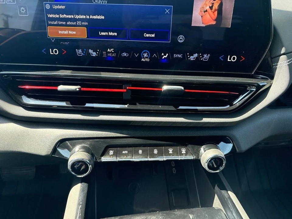 2026 Chevrolet Silverado - Image 21 of 31