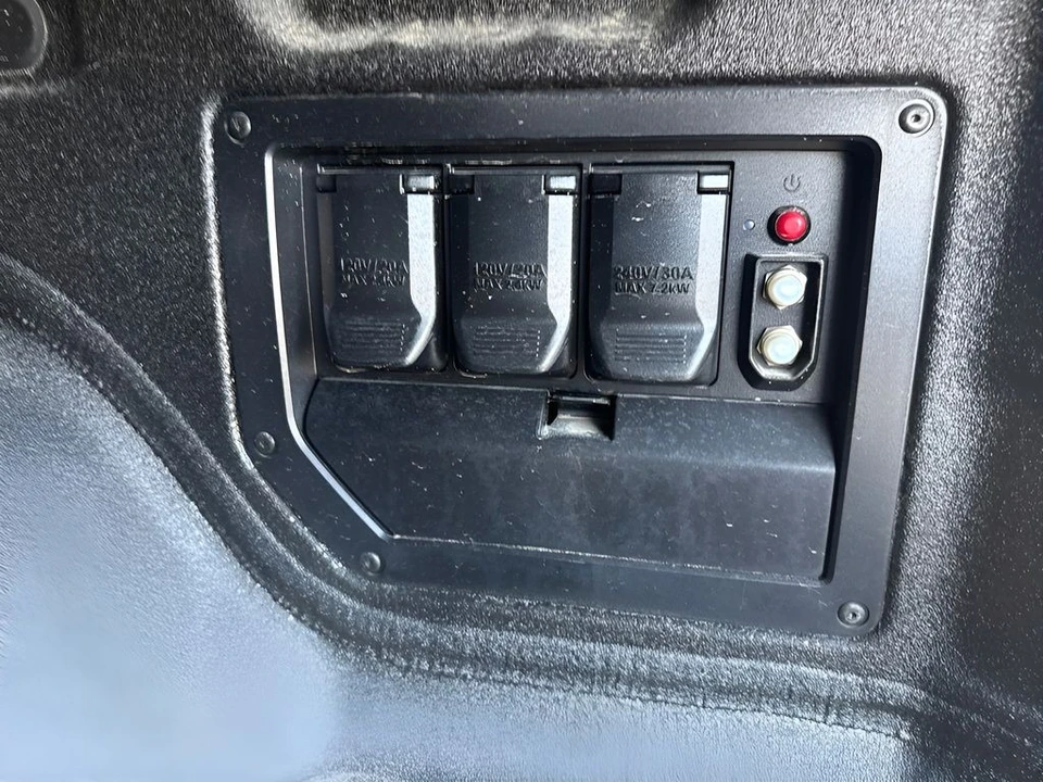 2026 Chevrolet Silverado - Image 31 of 31