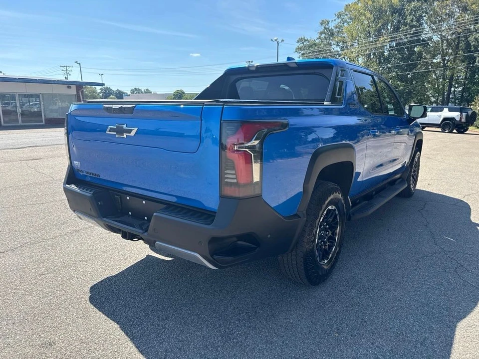 2026 Chevrolet Silverado - Image 5 of 31