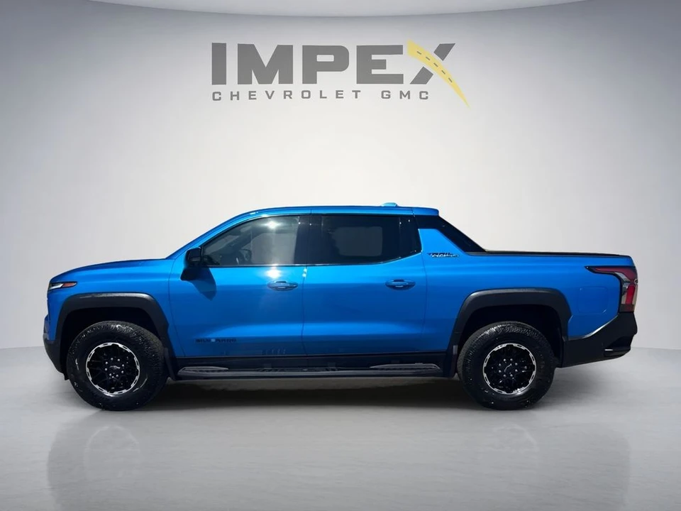 2026 Chevrolet Silverado - Image 2 of 31