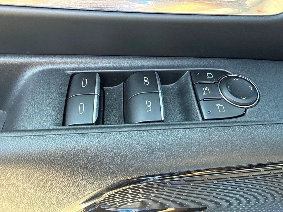 2026 Chevrolet Silverado - Image 27 of 31