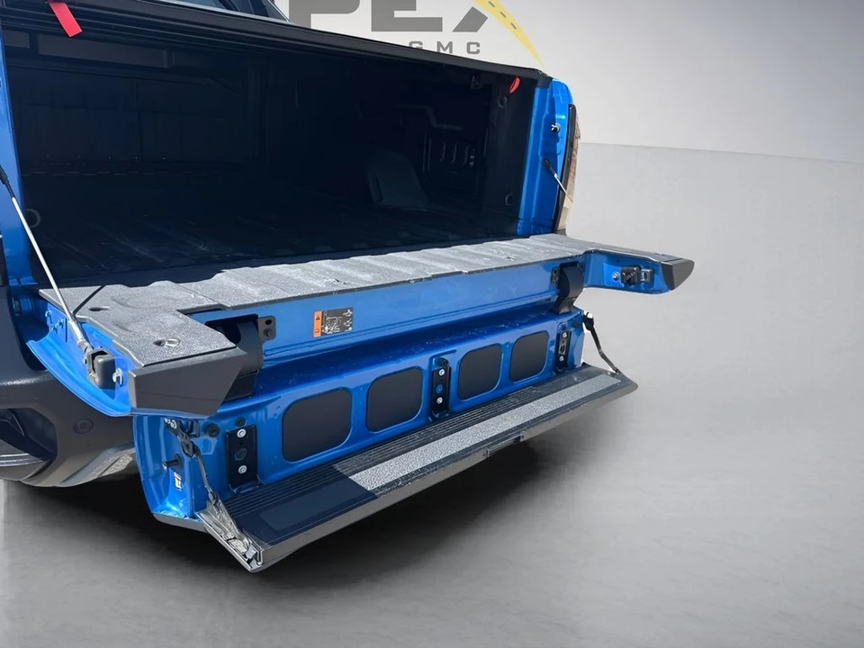 2026 Chevrolet Silverado - Image 30 of 31