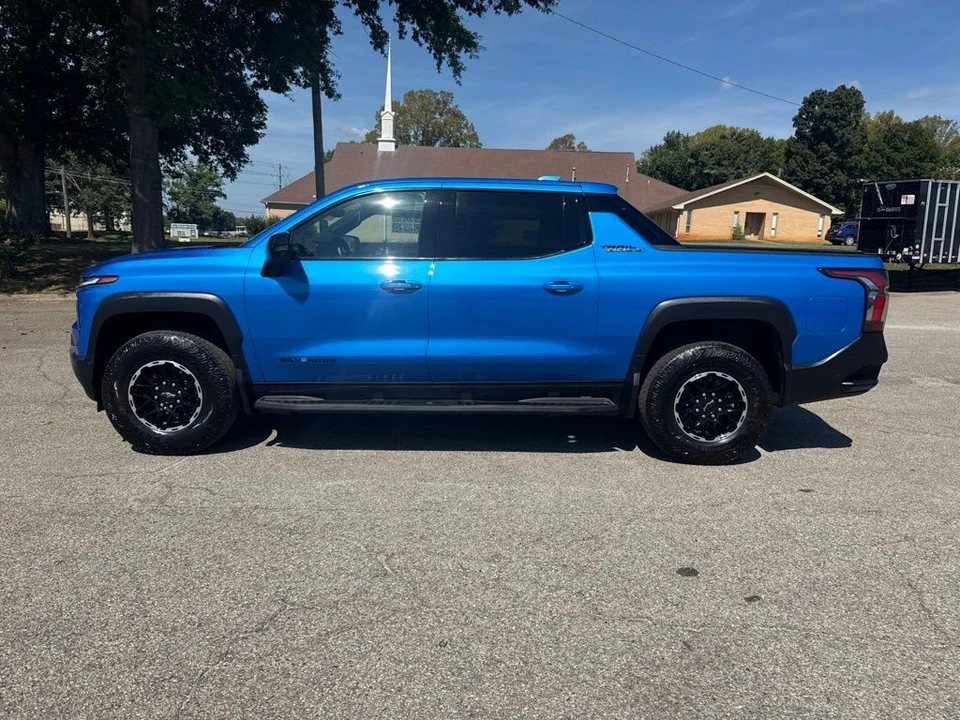 2026 Chevrolet Silverado - Image 2 of 31
