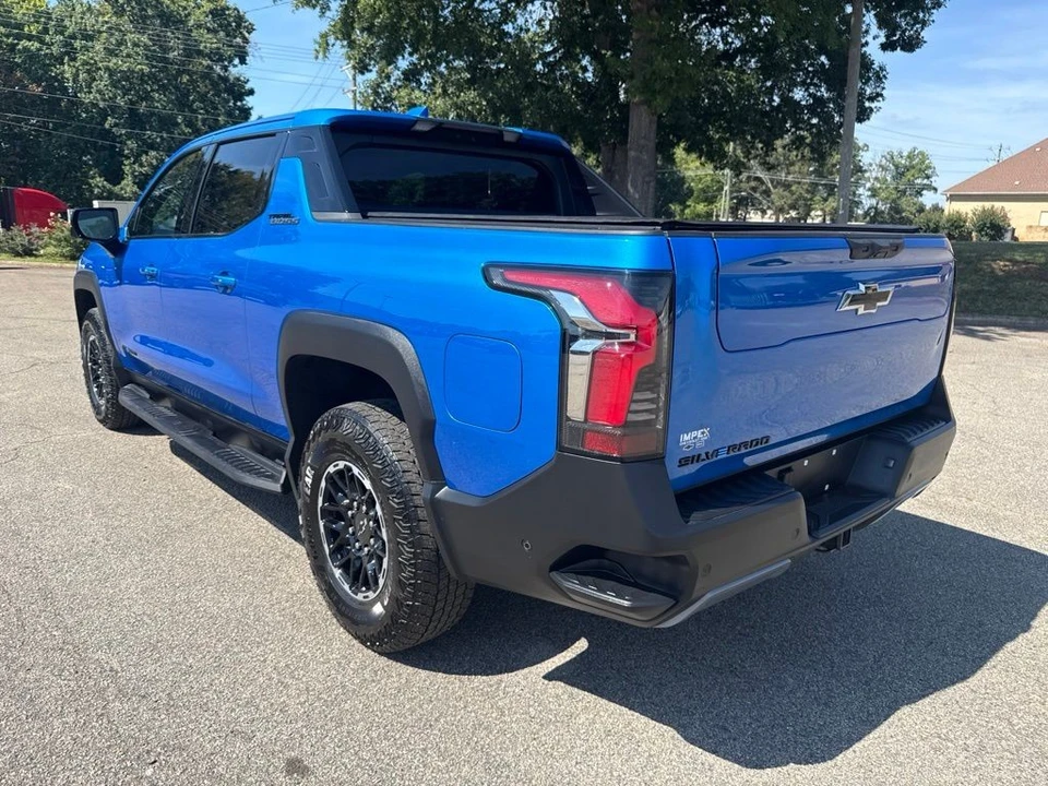 2026 Chevrolet Silverado - Image 3 of 31