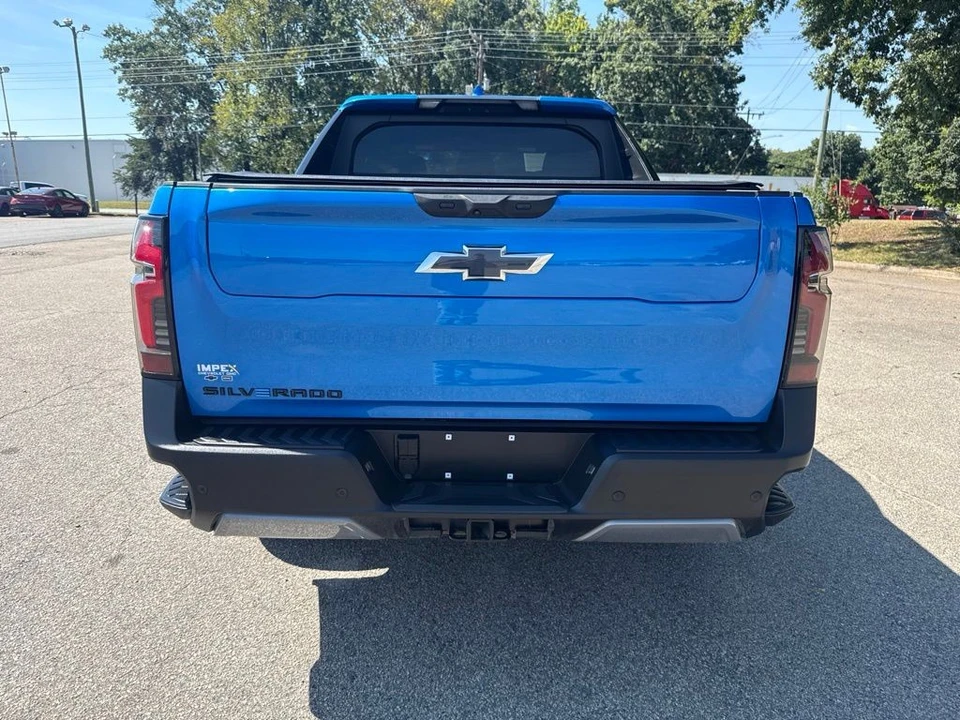 2026 Chevrolet Silverado - Image 4 of 31