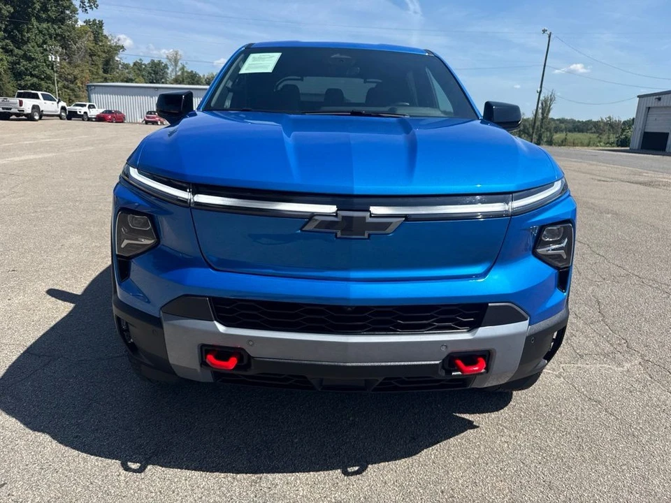 2026 Chevrolet Silverado - Image 8 of 31