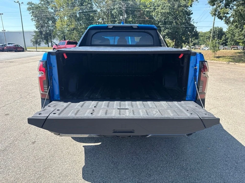 2026 Chevrolet Silverado - Image 29 of 31