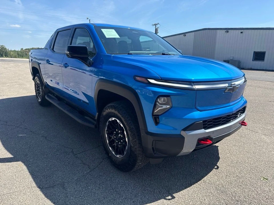 2026 Chevrolet Silverado - Image 7 of 31