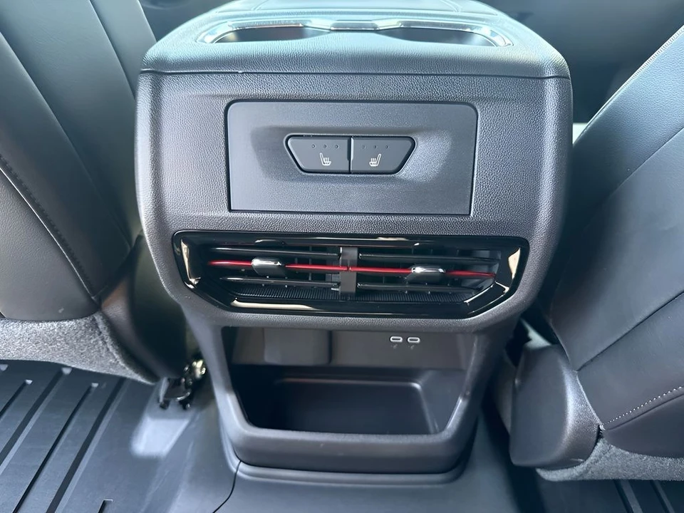 2026 Chevrolet Silverado - Image 14 of 31