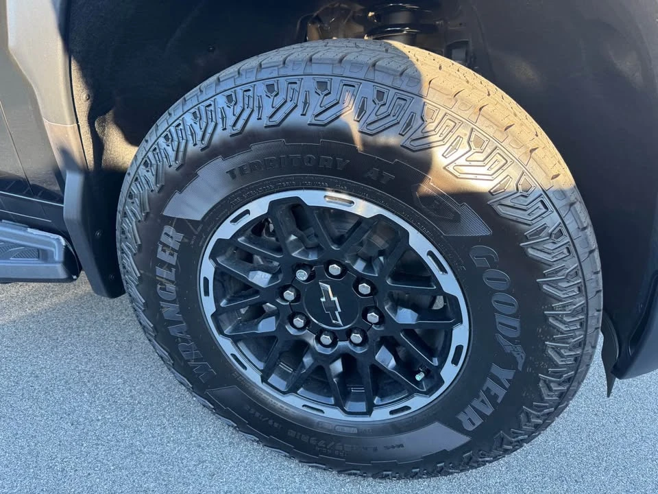 2026 Chevrolet Silverado - Image 9 of 20