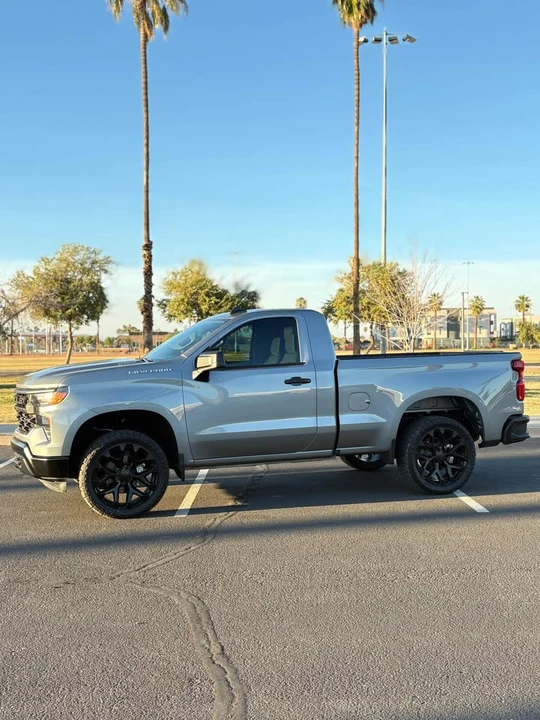 2026 Chevrolet Silverado 4th Gen - Image 2 of 9