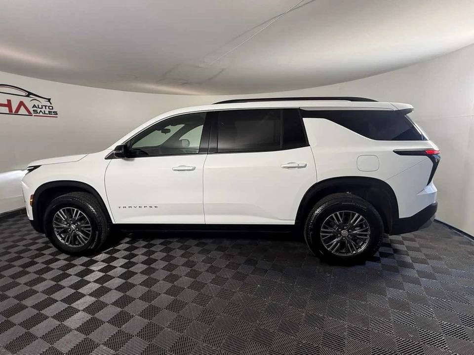 2026 Chevrolet Traverse - Image 7 of 31