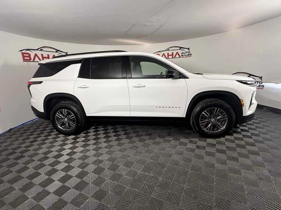 2026 Chevrolet Traverse - Image 16 of 31