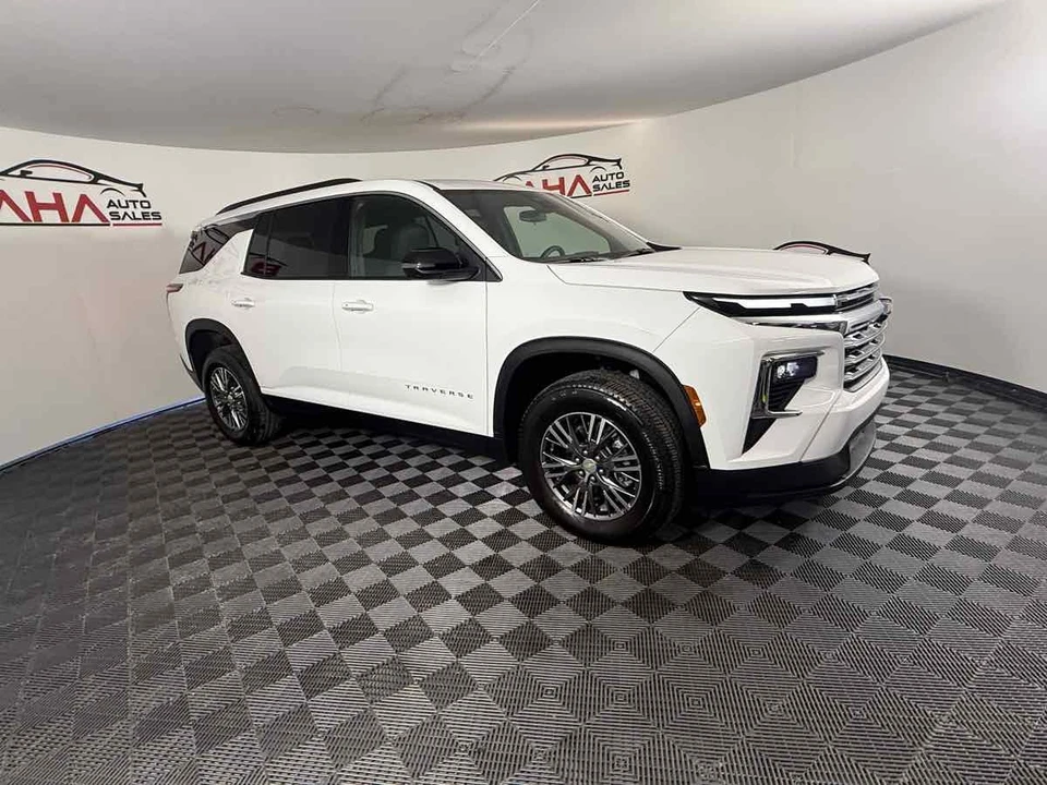 2026 Chevrolet Traverse - Image 18 of 31