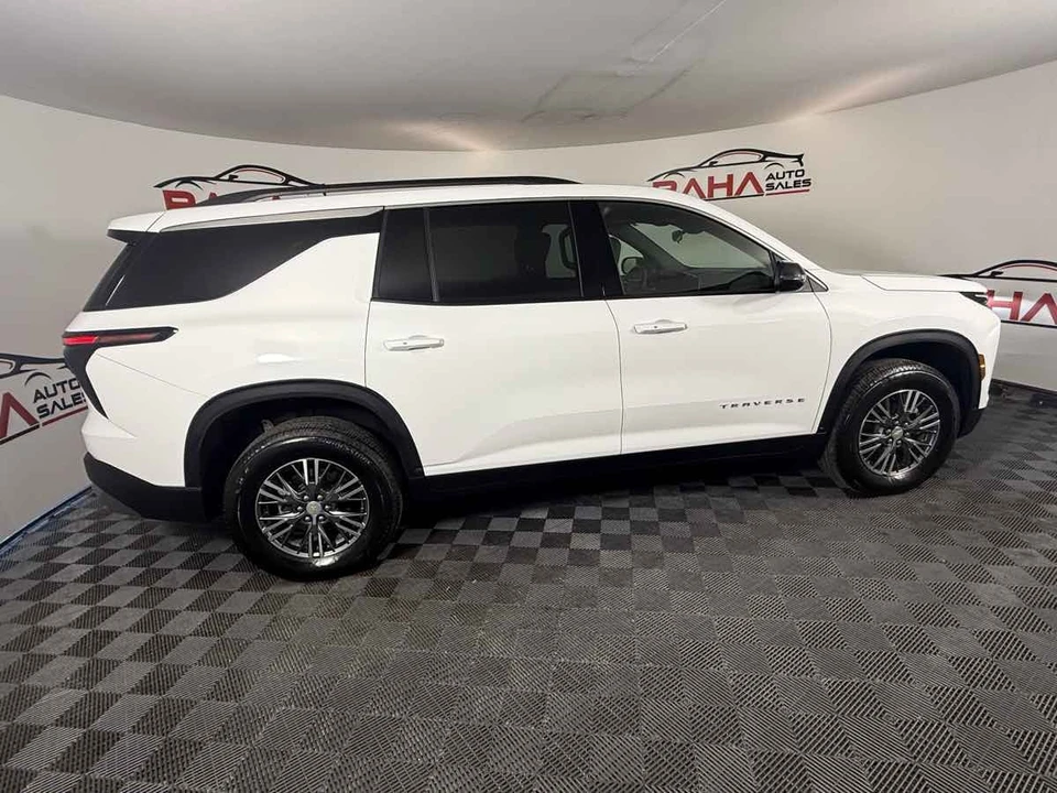 2026 Chevrolet Traverse - Image 15 of 31