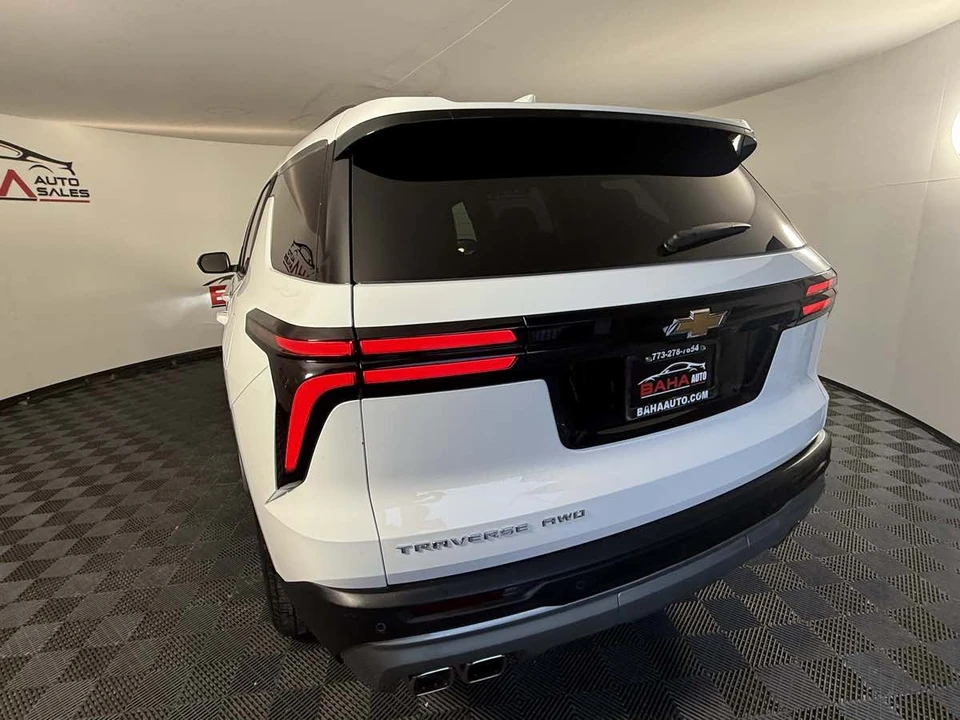2026 Chevrolet Traverse - Image 10 of 31