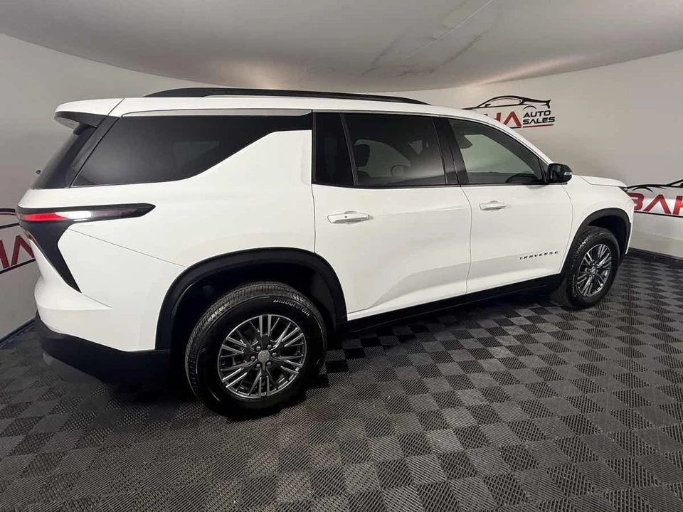 2026 Chevrolet Traverse - Image 14 of 31