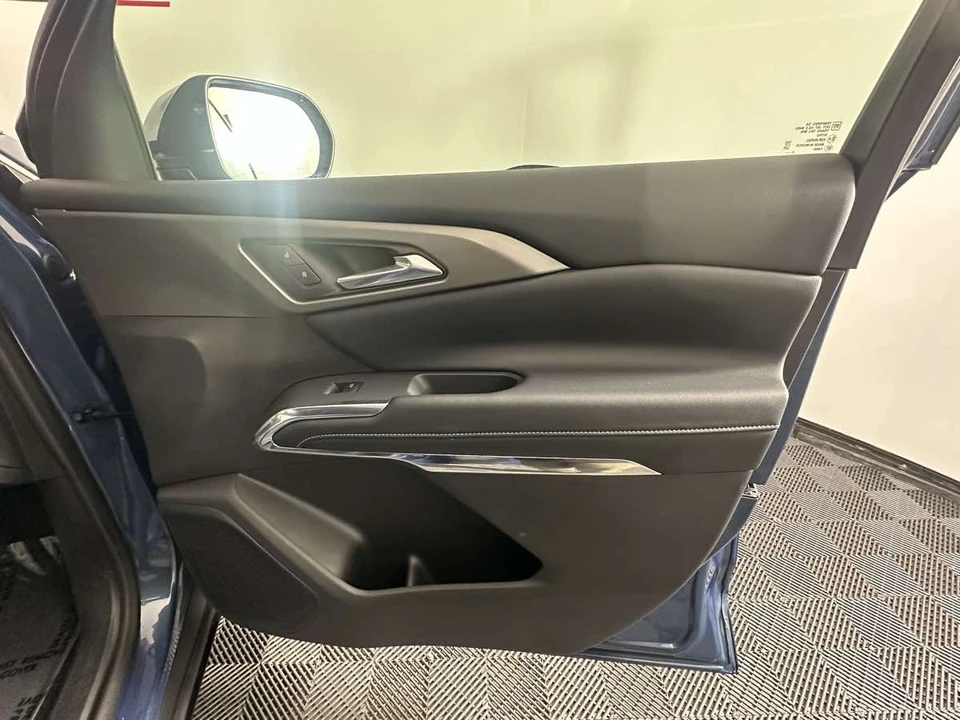 2026 Chevrolet Traverse - Image 16 of 21
