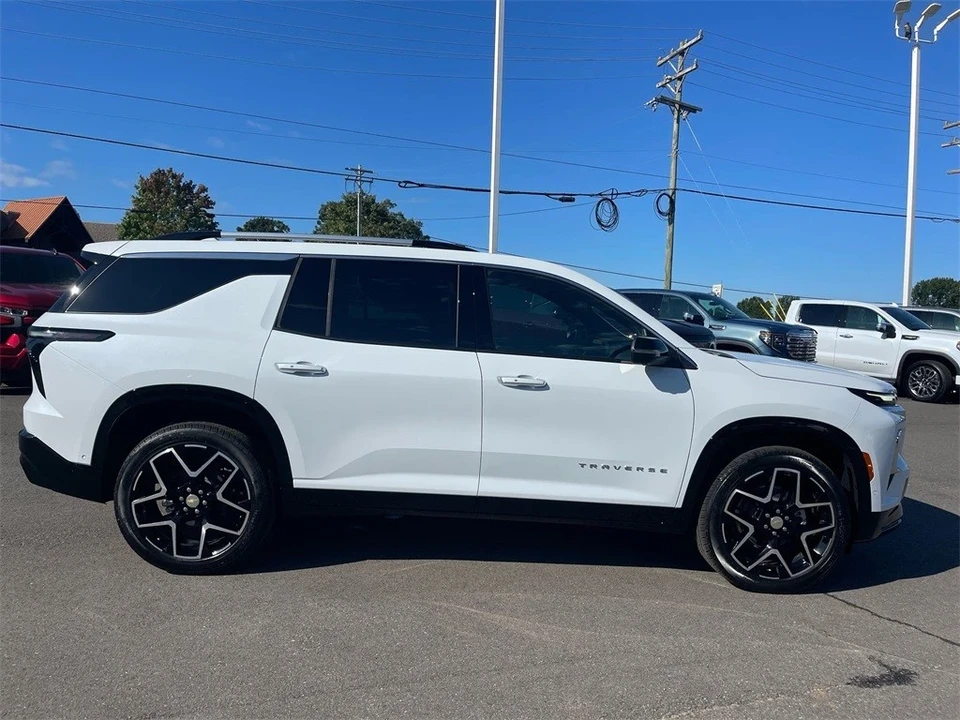 2026 Chevrolet Traverse - Image 6 of 12