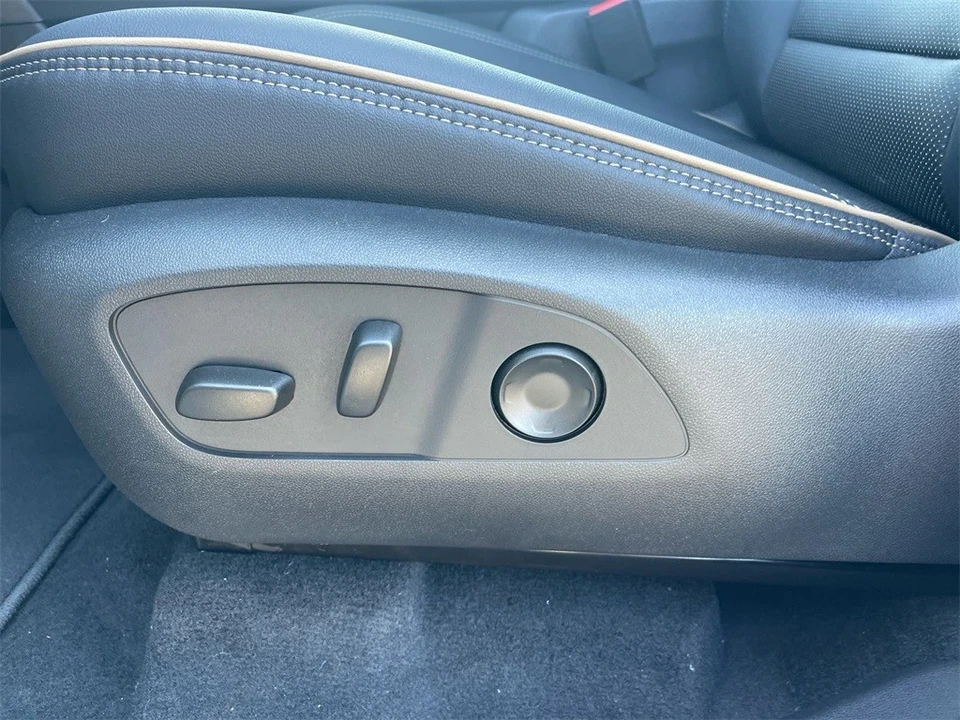 2026 Chevrolet Traverse - Image 10 of 12