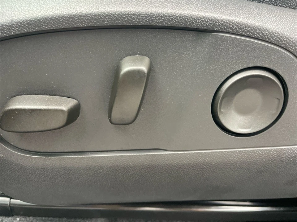 2026 Chevrolet Traverse - Image 10 of 12