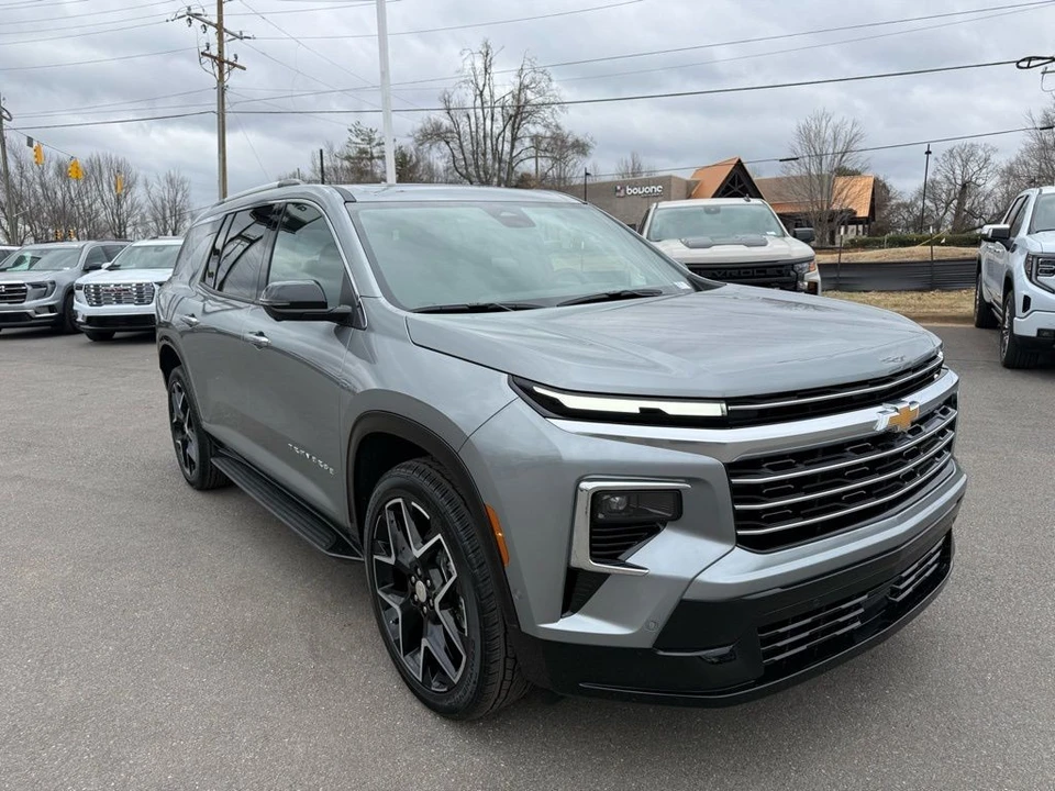 2026 Chevrolet Traverse - Image 6 of 12