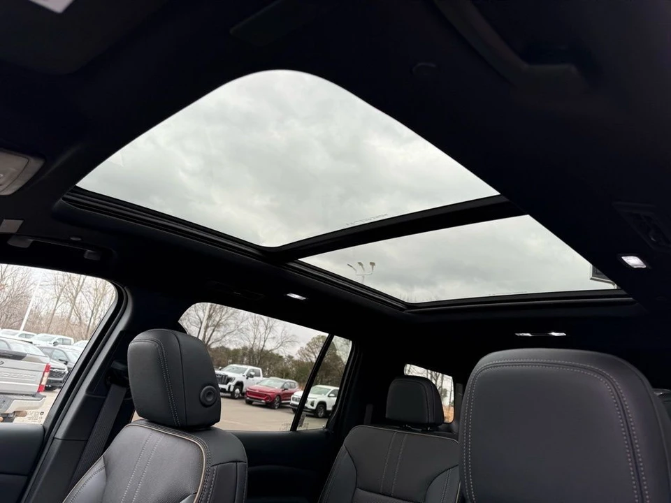 2026 Chevrolet Traverse - Image 10 of 12