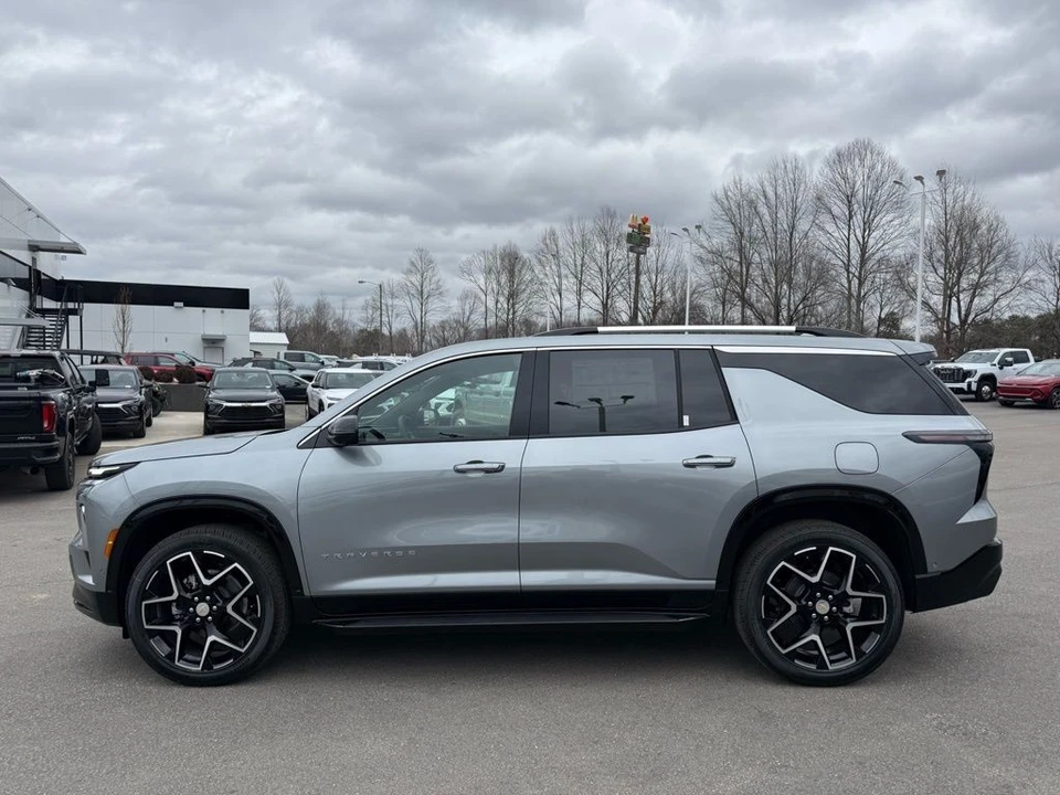2026 Chevrolet Traverse - Image 2 of 12